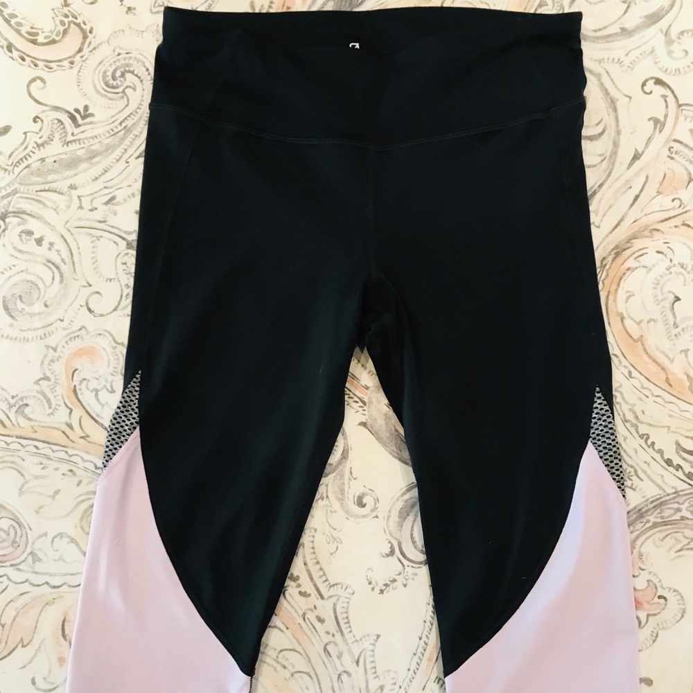 NWOT GapFit Crop Leggings